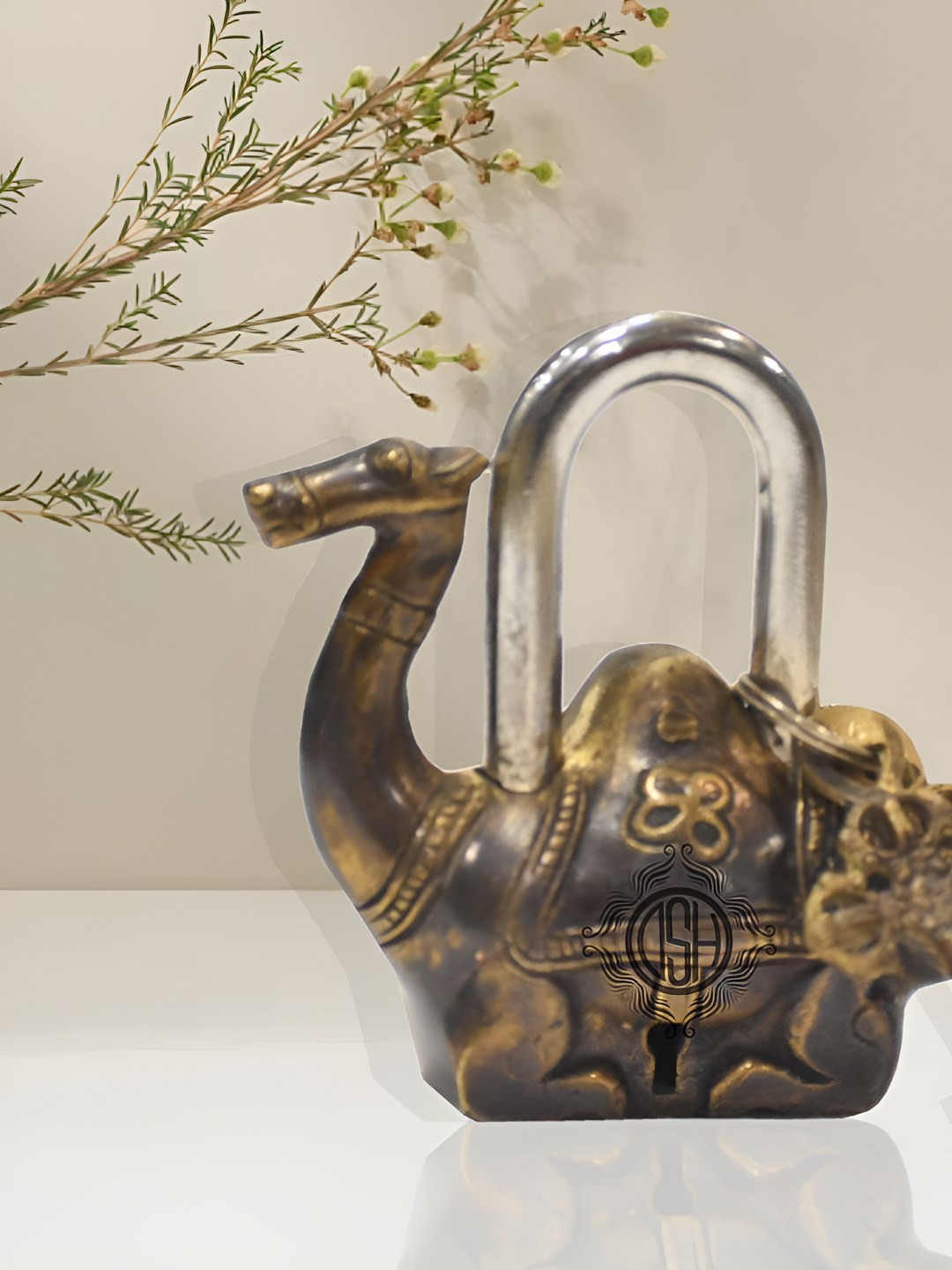 DSH Crafting Your Curiosity GoldToned Camel Face Door Lock