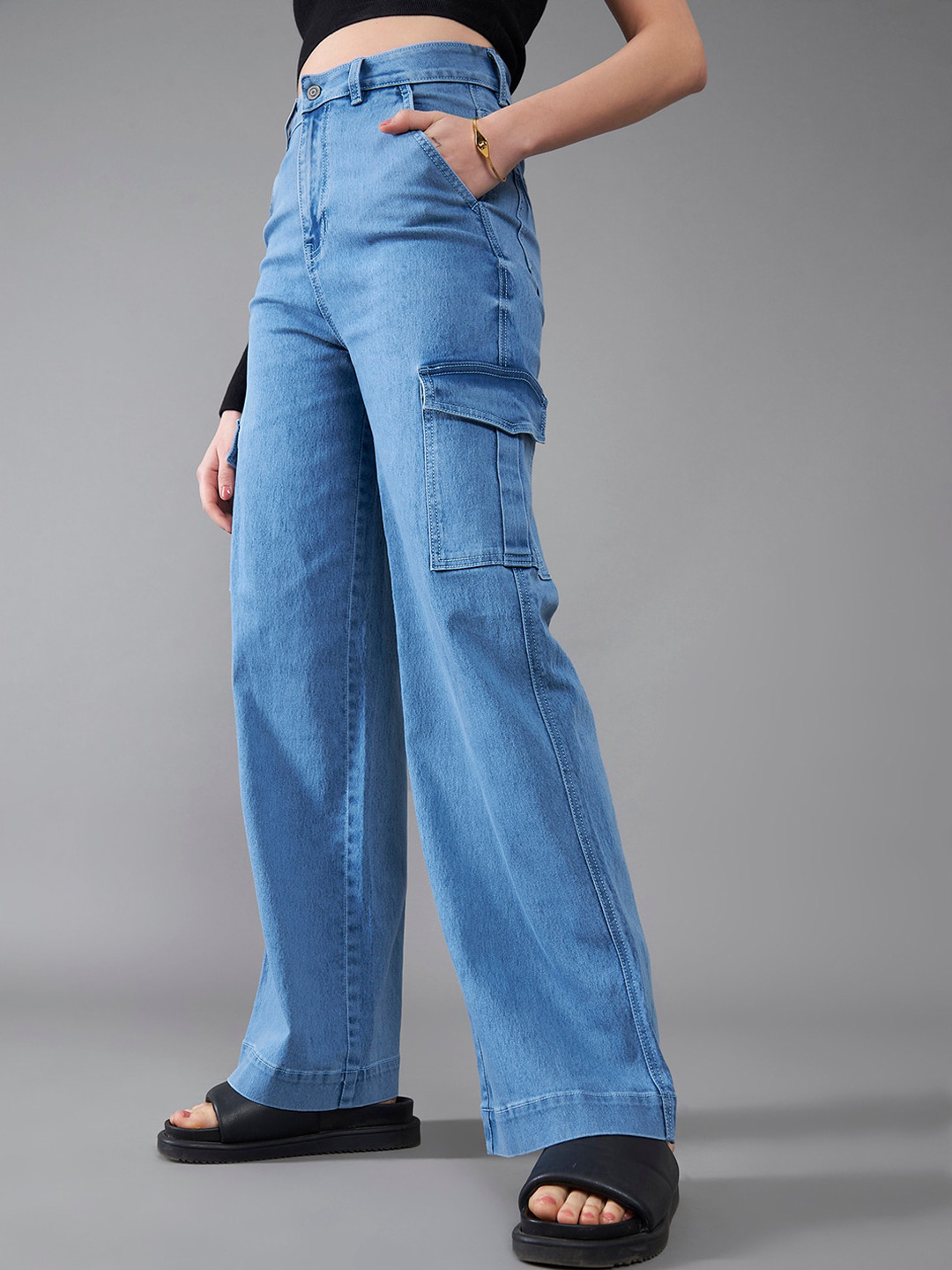 DOLCE CRUDO Women Light Blue Wide-Leg High-Rise Stretchable Flared Cargo Style Denim Jeans