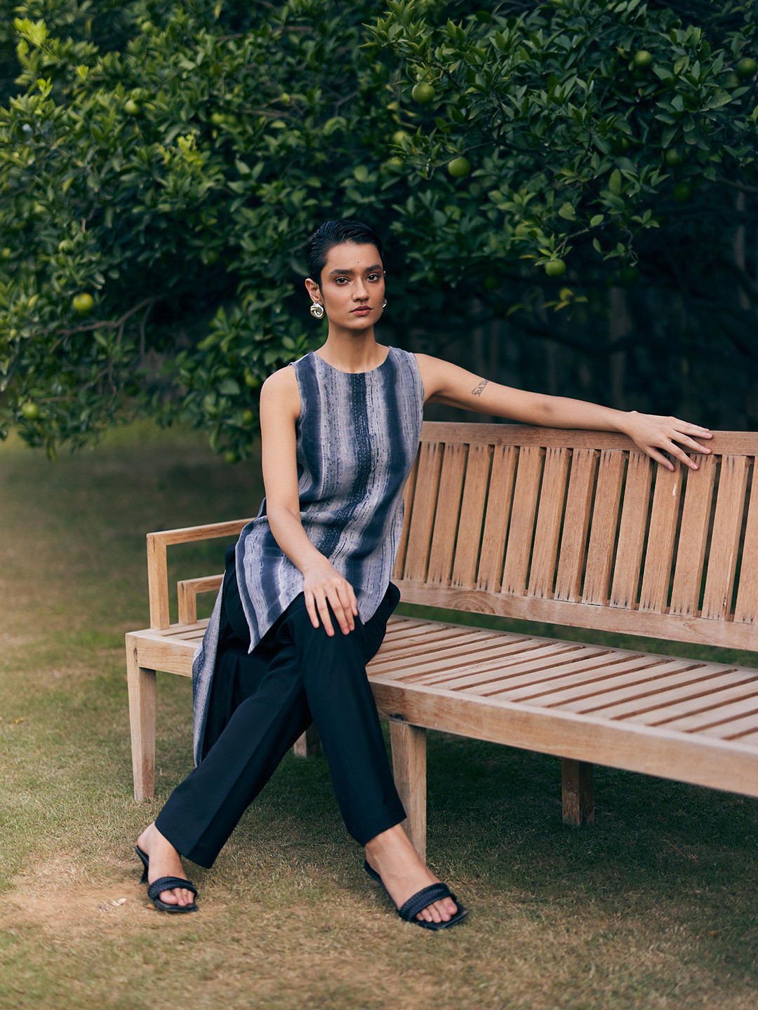 Contemponari Abstract Printed Round Neck Sleeveless High-Low High Slit Straight Kurta