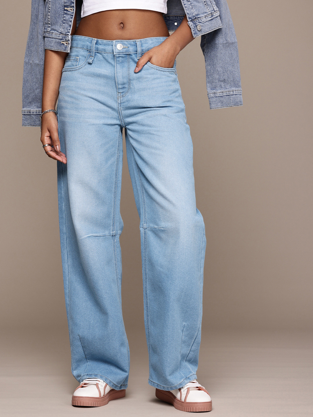 The Roadster Life Co. Women Low-Rise 90'S Light Fade Regular Fit Jeans