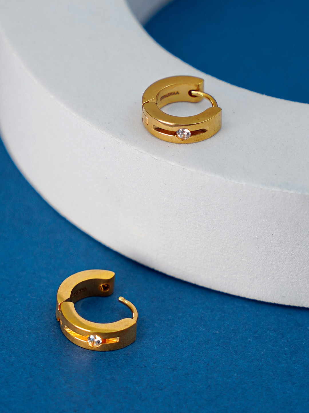 SWASHAA Men Gold-Plated Stainless Steel Contemporary Hoop Earrings