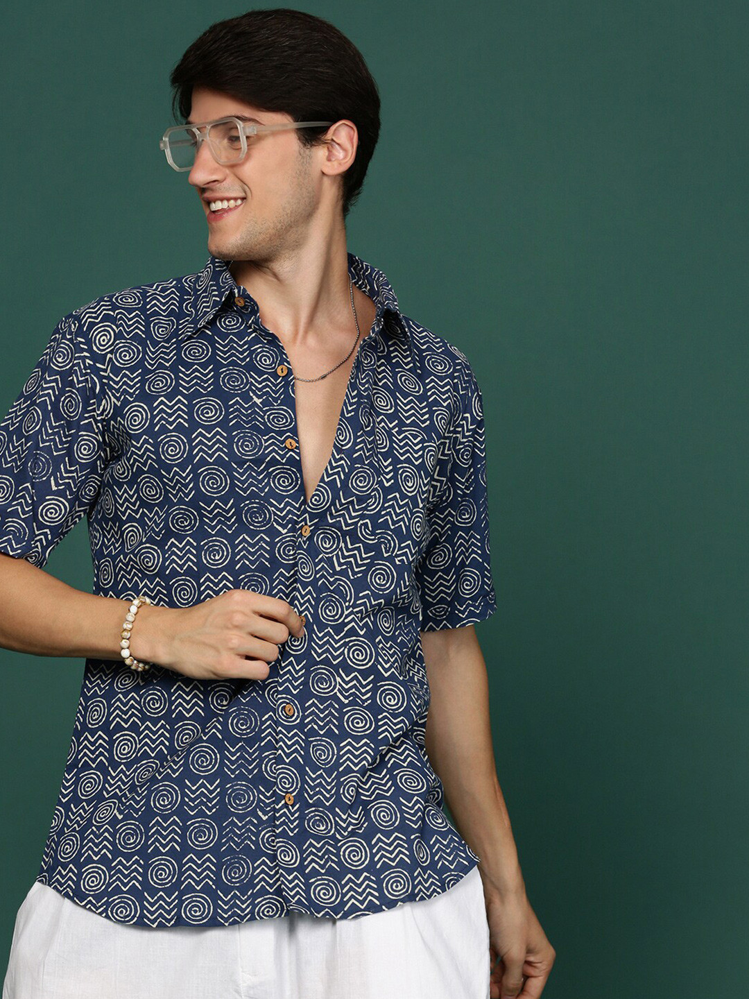 Sangria Modern Printed Pure Cotton Spread Collar Short Sleeves Regular Fit Casual Shirt