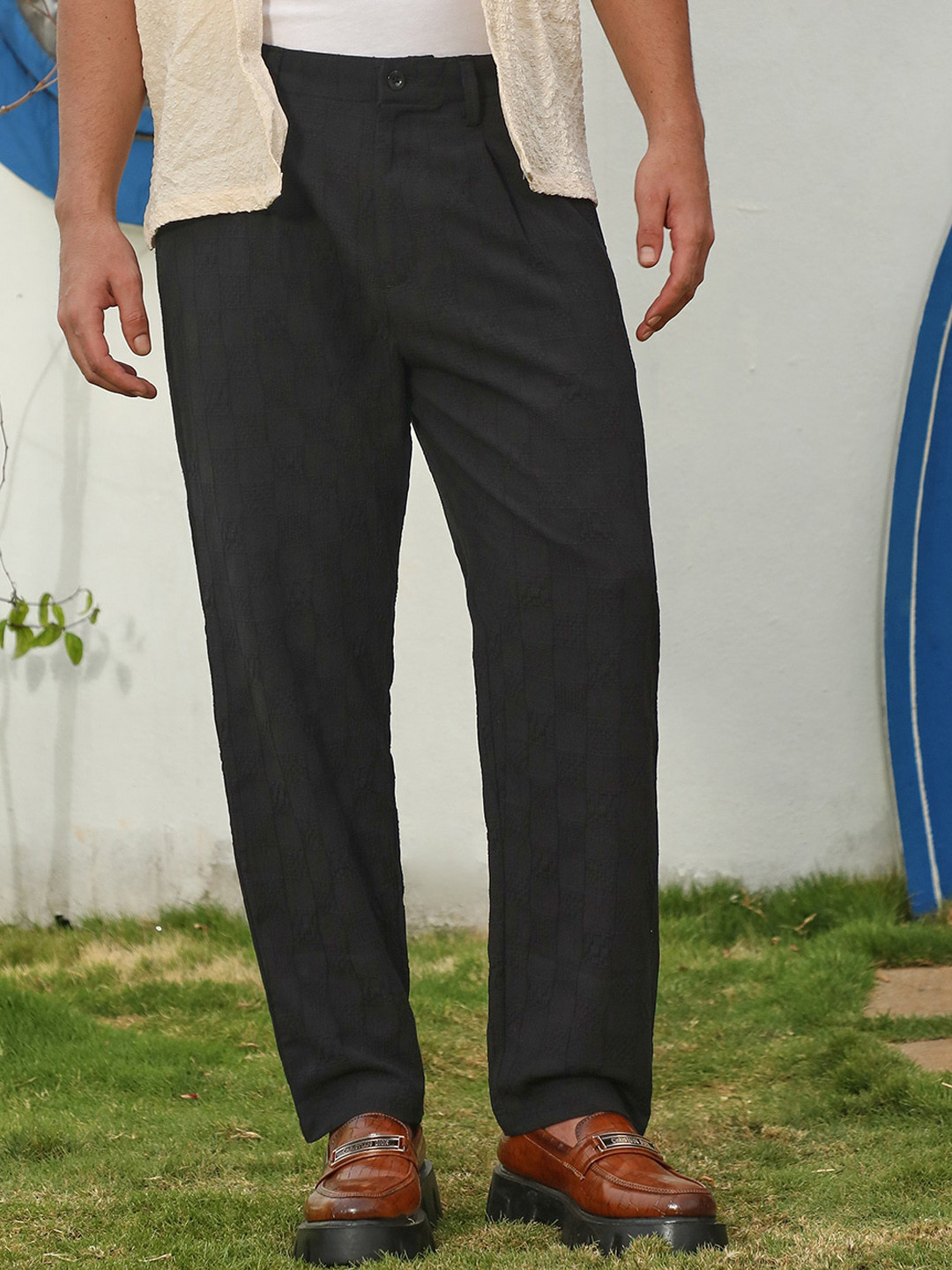 Campus Sutra Men Textured Loose Fit Mid-Rise Easy Wash Trousers