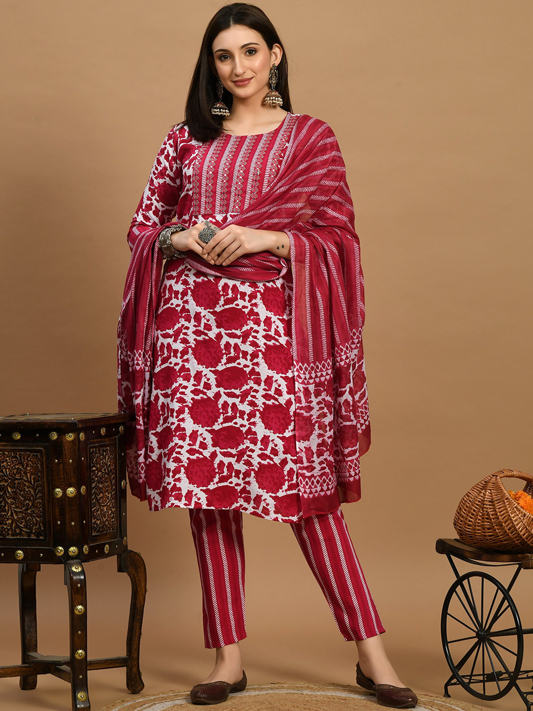 VINDYAVASINI Floral Printed Regular Kurta with Trousers & With Dupatta
