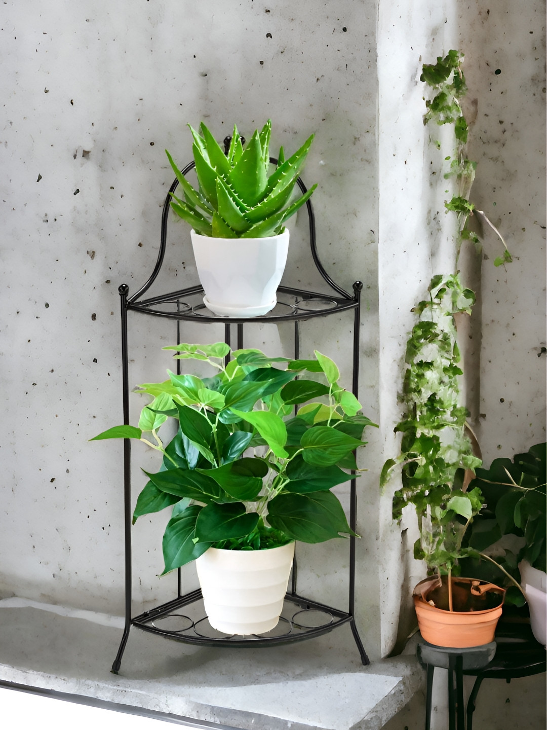 ecofynd Black Metal Corner Flower Planter Stand