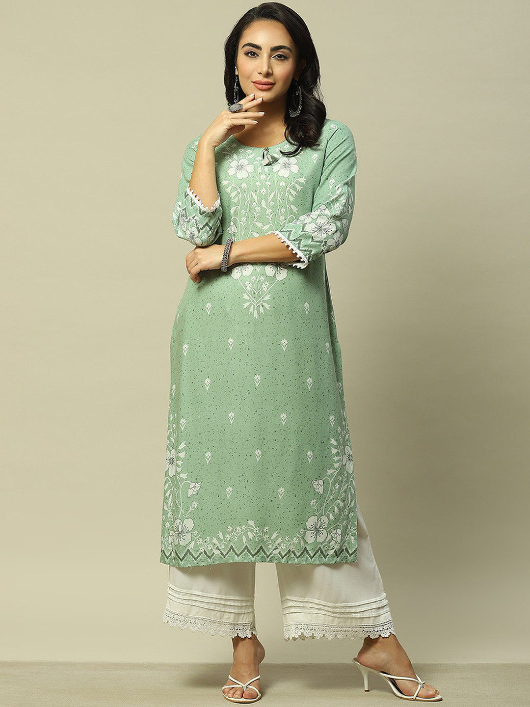 Rangriti Tribal Embellished Round Neck Three-Quarter Sleeves Kurta