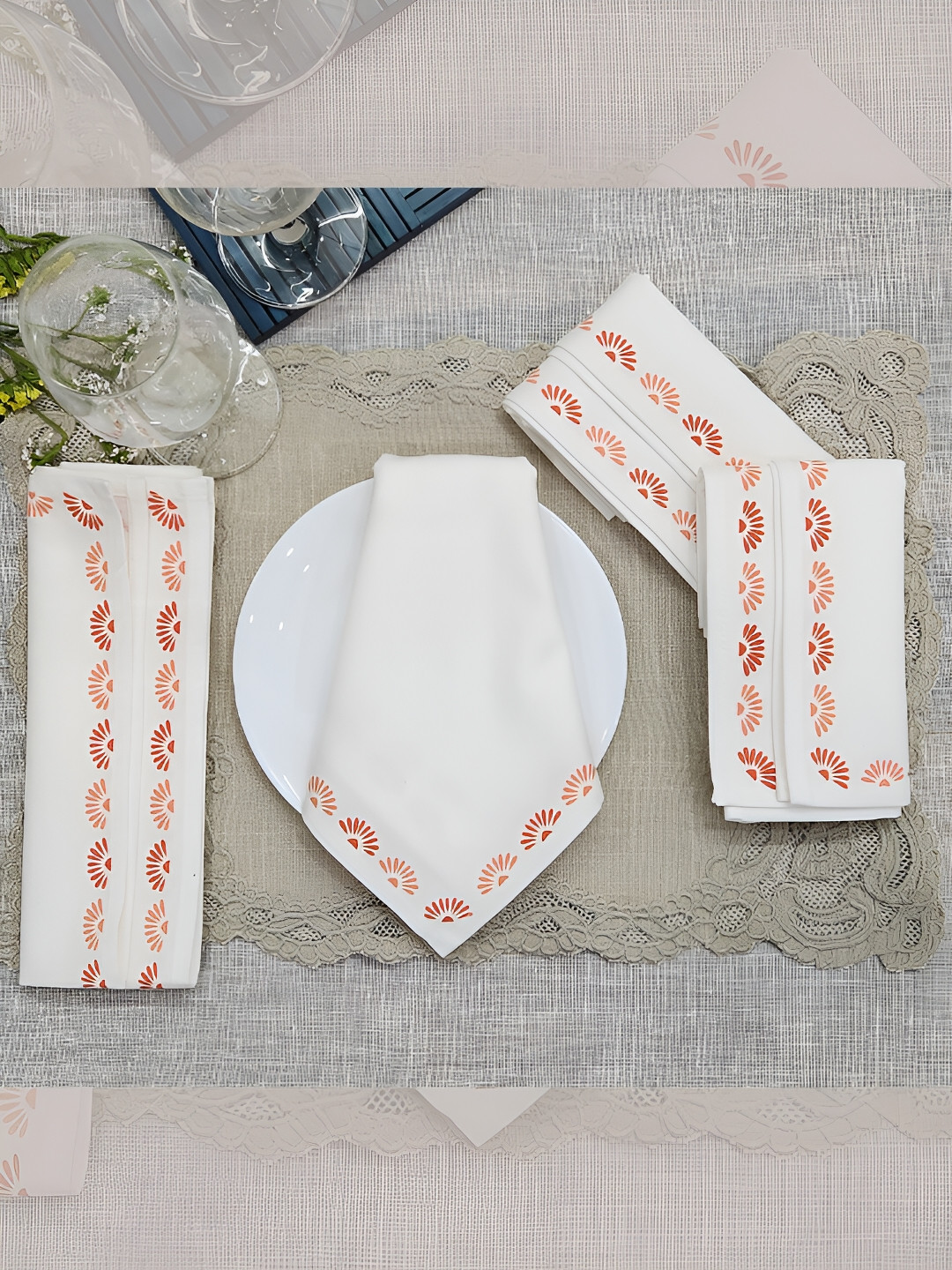 DESIGN GAATHA White & Coral 4 Pieces Off Printed Cotton Table Napkins