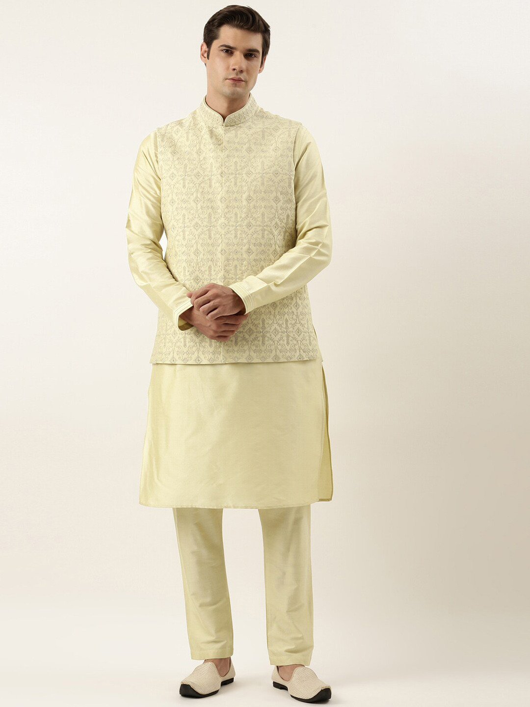 TheEthnic.Co Embroidery Men Mandarin Collar Long Sleeves Thread Work Kurta with Pyjamas