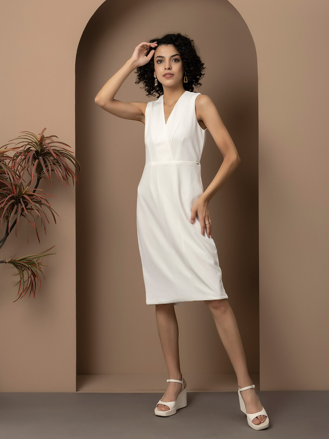 Beatnik Bodycon V-neck Sleeveless Midi Dress