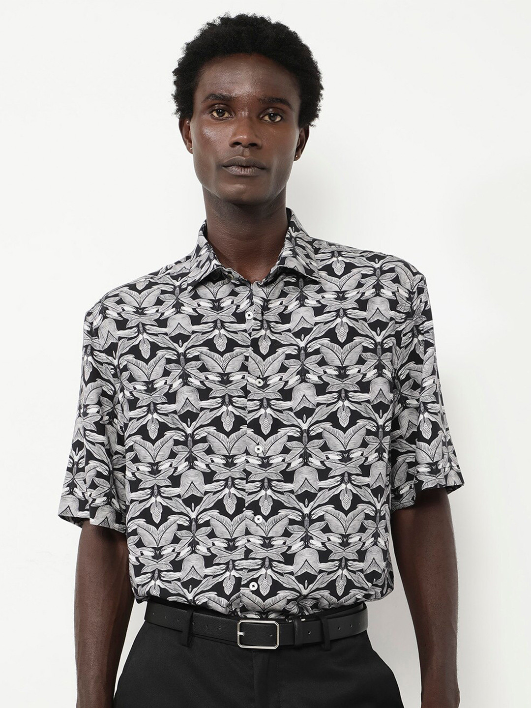 RARE RABBIT Men Mogu Regular Fit Printed Spread Collar Shirt