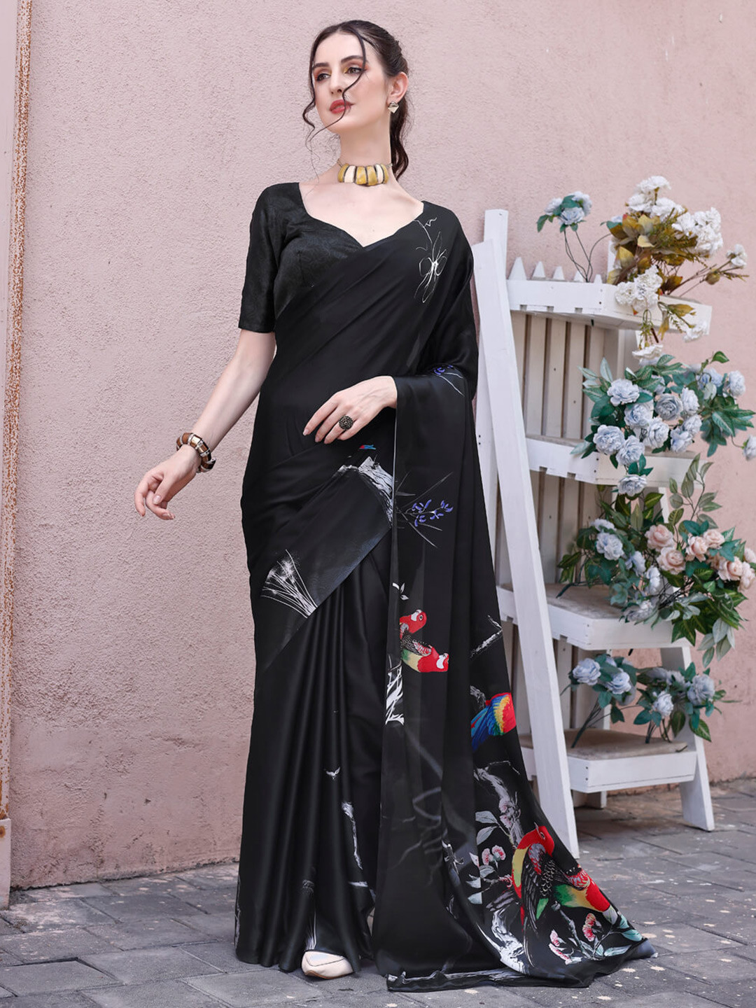 VenderVilla Printed Satin Saree
