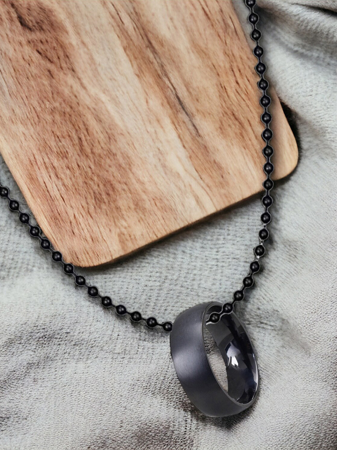 Okos Ring-Shaped Stainless Steel Pendant With Chain