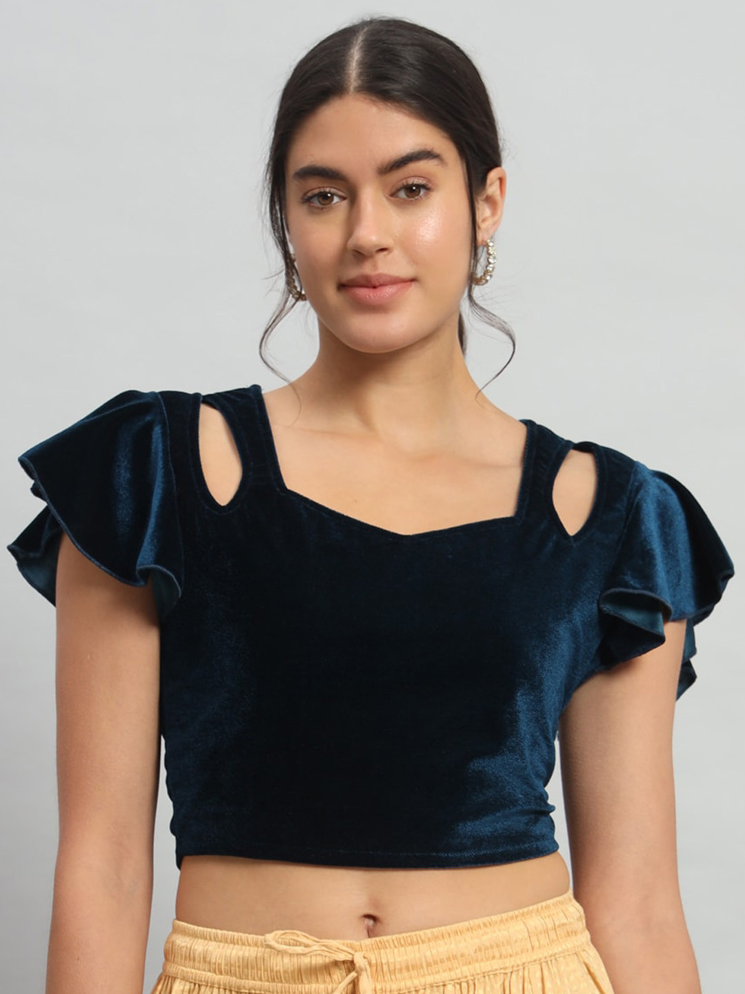 VAARARO Sweetheart Neck Flutter Sleeves Cut-Out Stretchable Velvet Crop Top