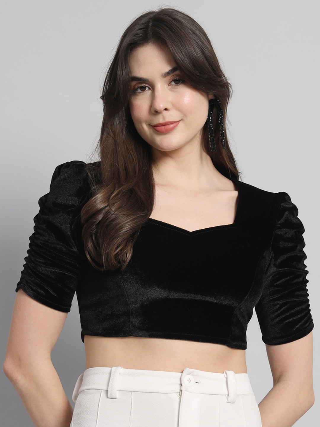 VAARARO Sweetheart Neck Stretchable Velvet Saree Blouse