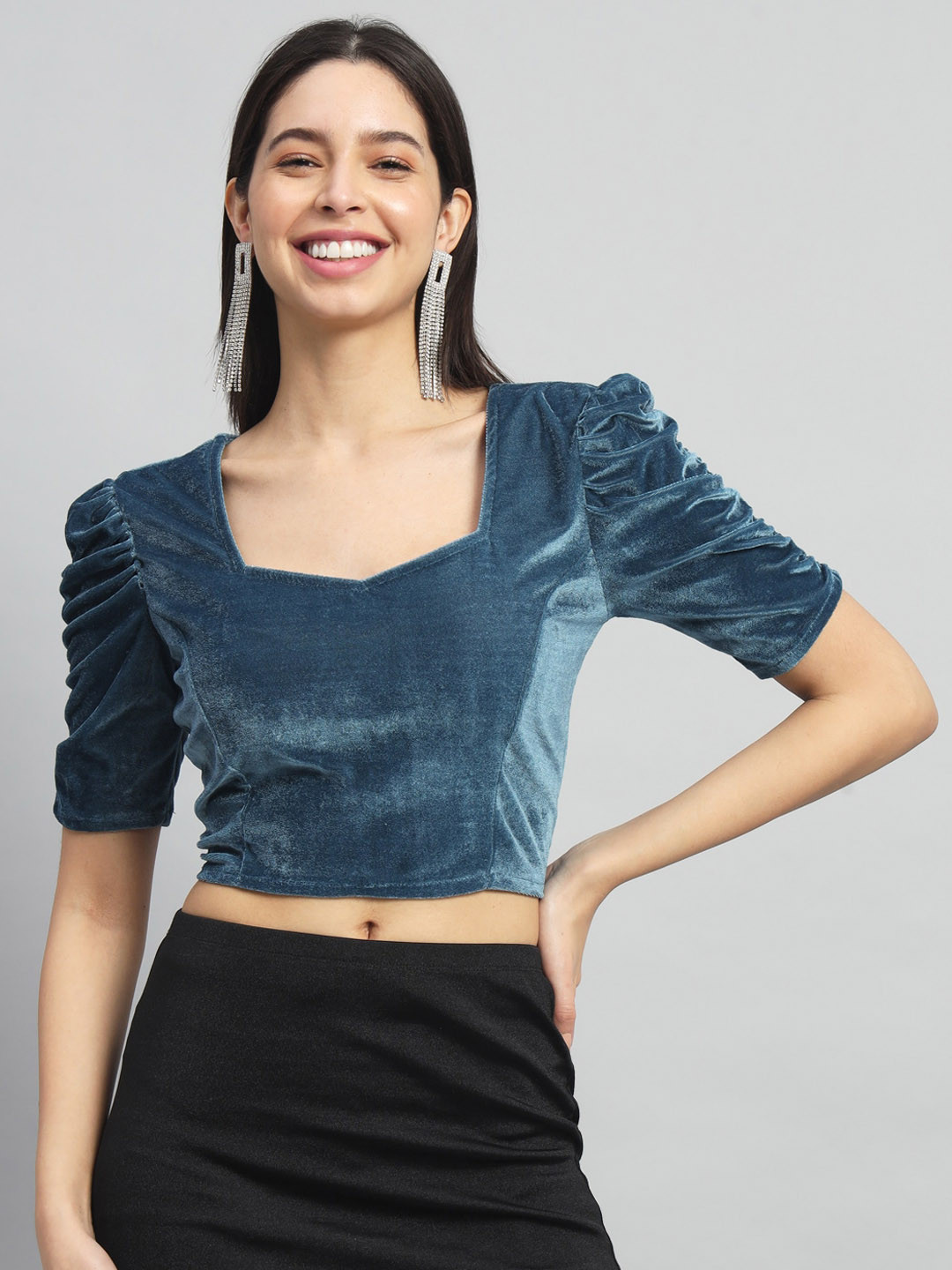 VAARARO Sweetheart Neck Stretchable Velvet Saree Blouse