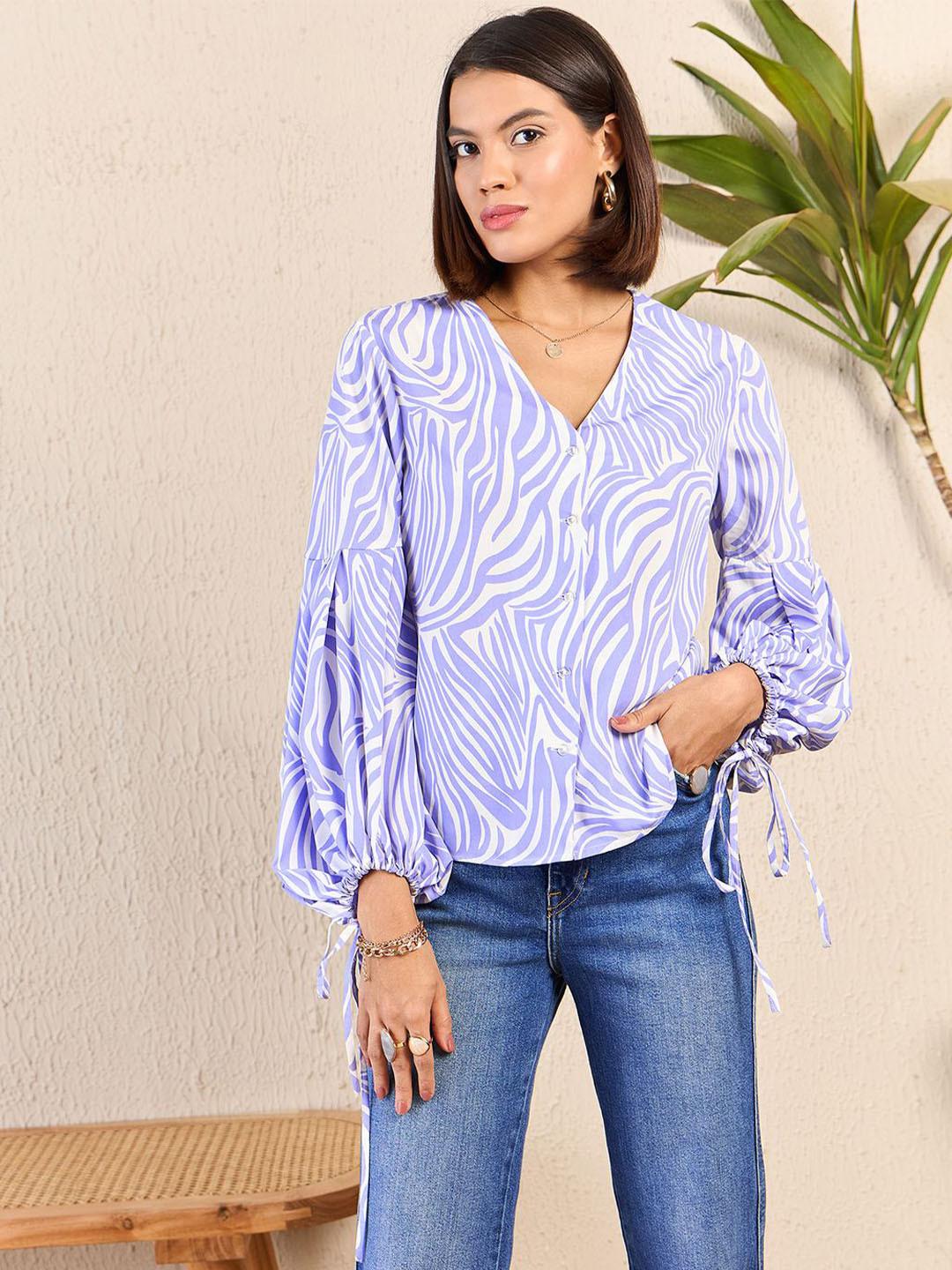 Kibo Geometric Print V-Neck Puff Sleeve Crepe Wrap Top