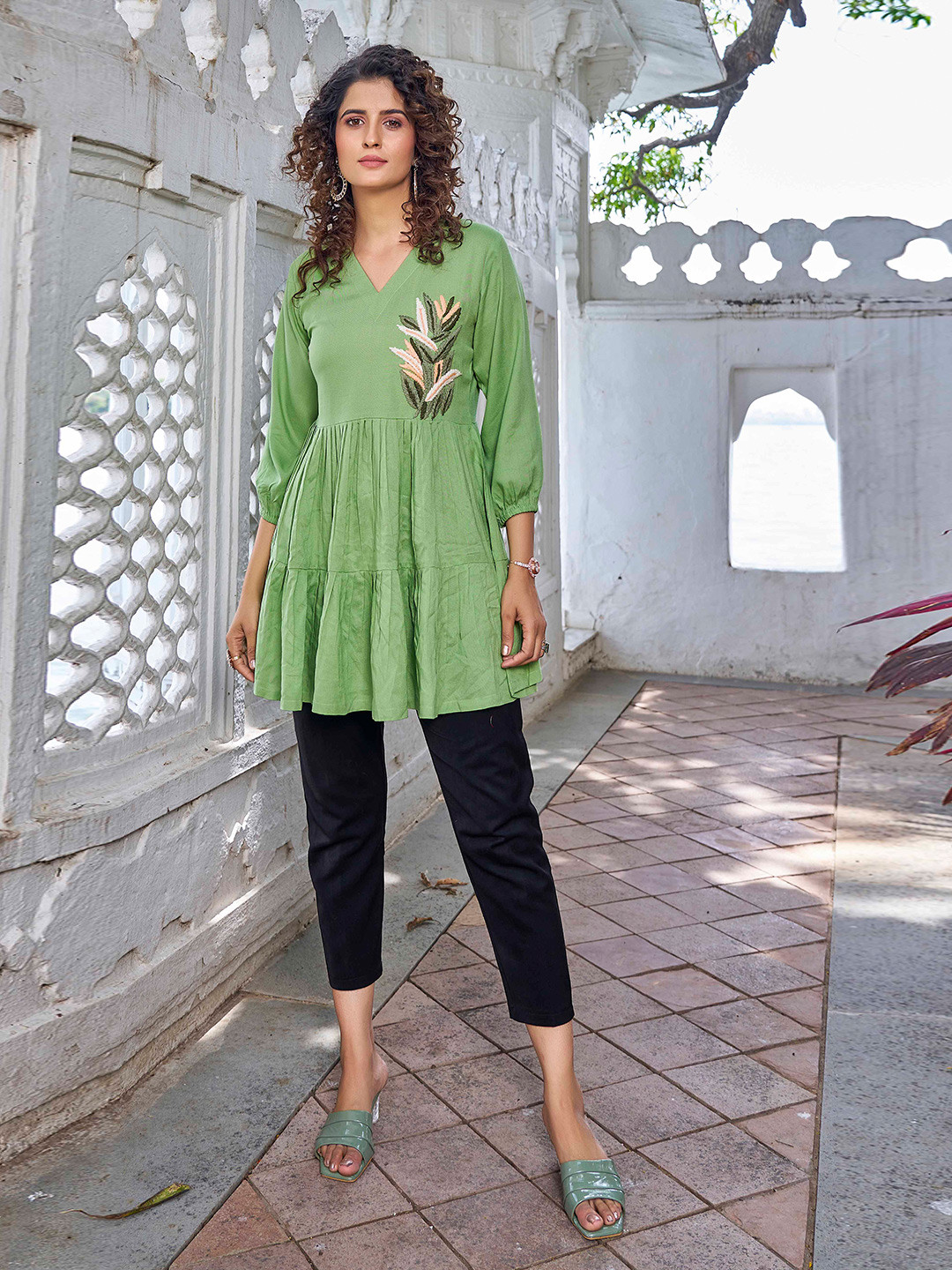 PEACH PIPER Embroidered V-Neck Tunic