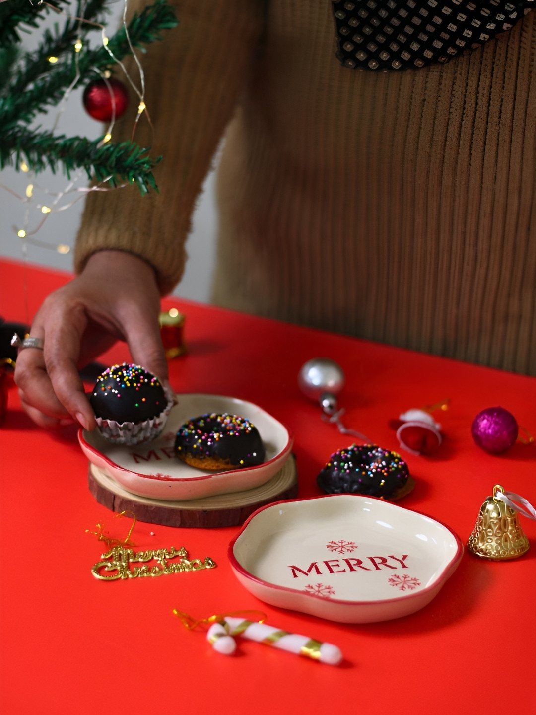 WEAVING HOMES Red & White Printed Dishwasher Safe Ceramic Dessert Plates