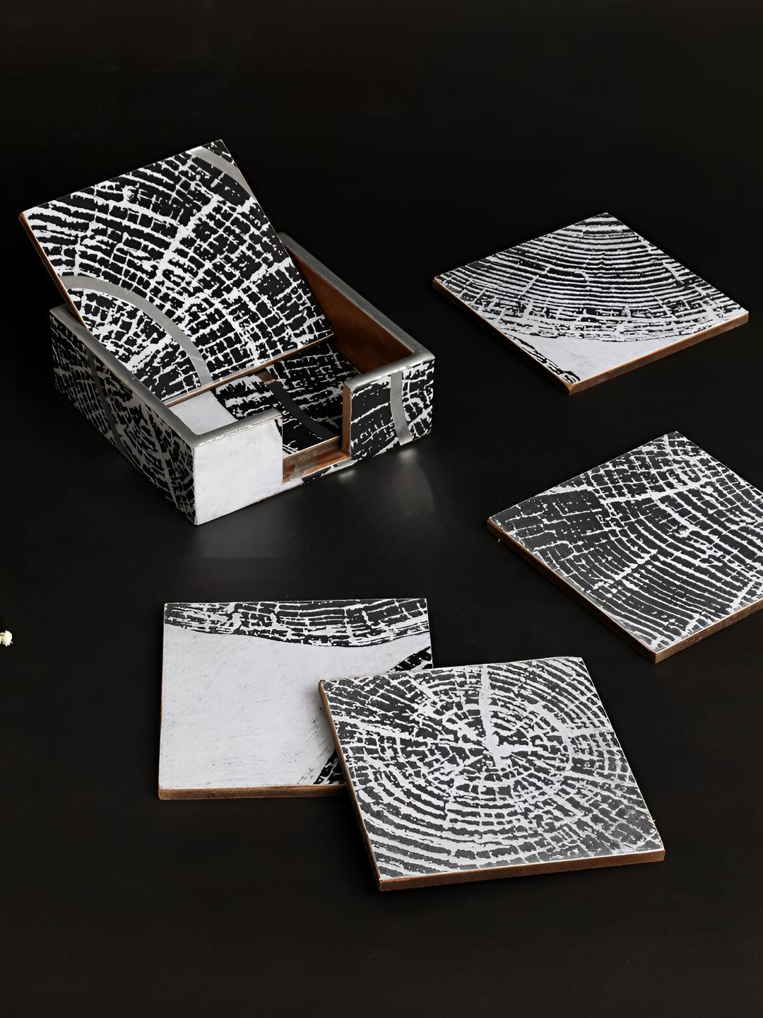 THE HOME CO. Grey & Black 6 Pieces Spiral Printed Wooden Square Shaped Coasters