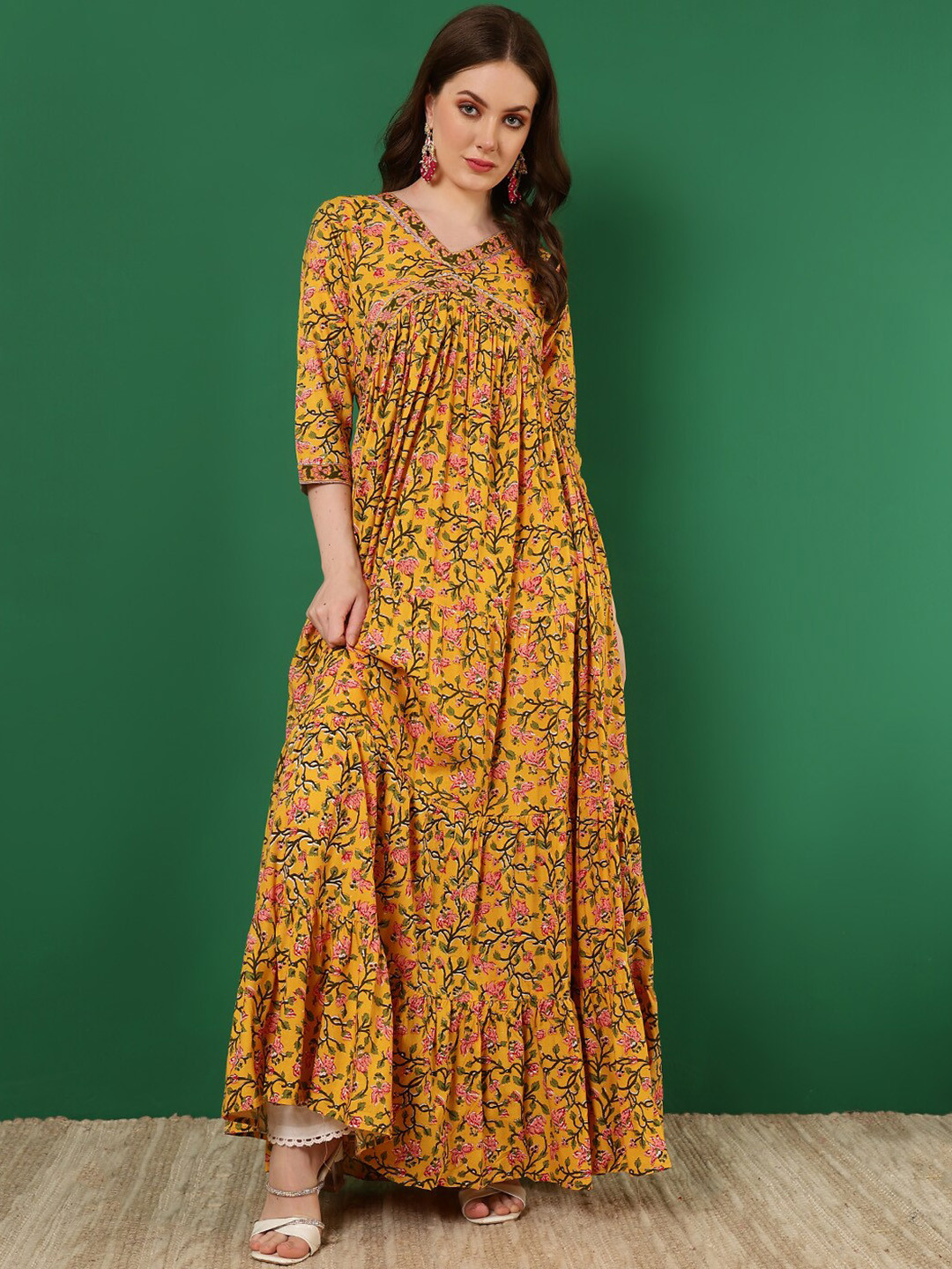 GLAM ROOTS V Neck Paisley Printed Gotta Patti Tiering Anarkali Kurta