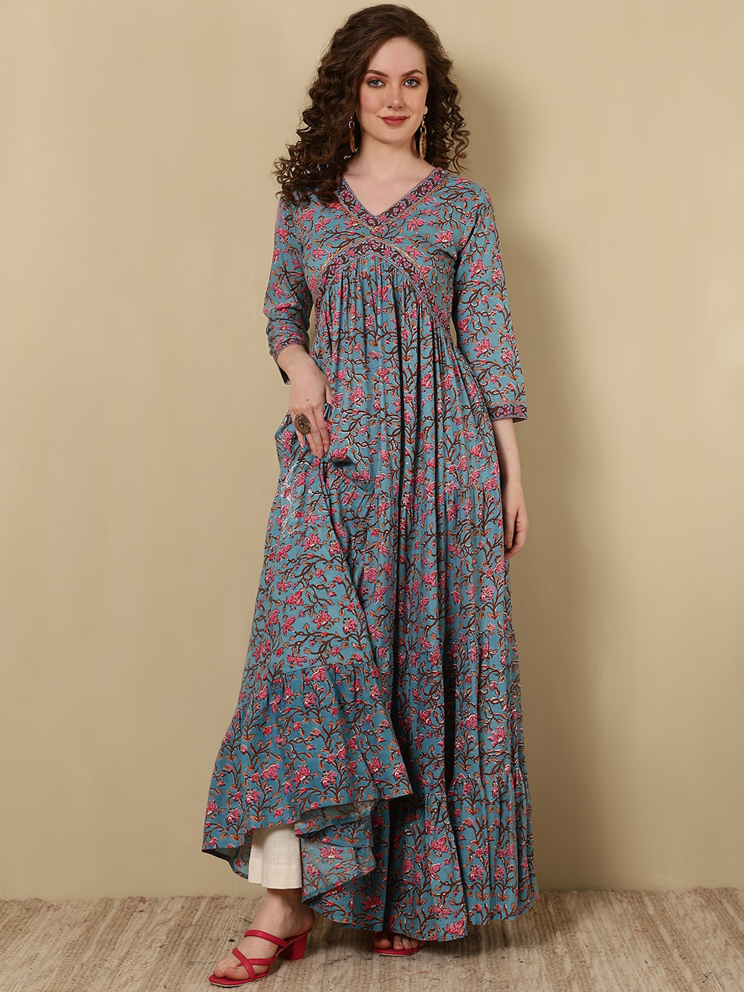 GLAM ROOTS V Neck Floral Printed Tiering Anarkali Kurta