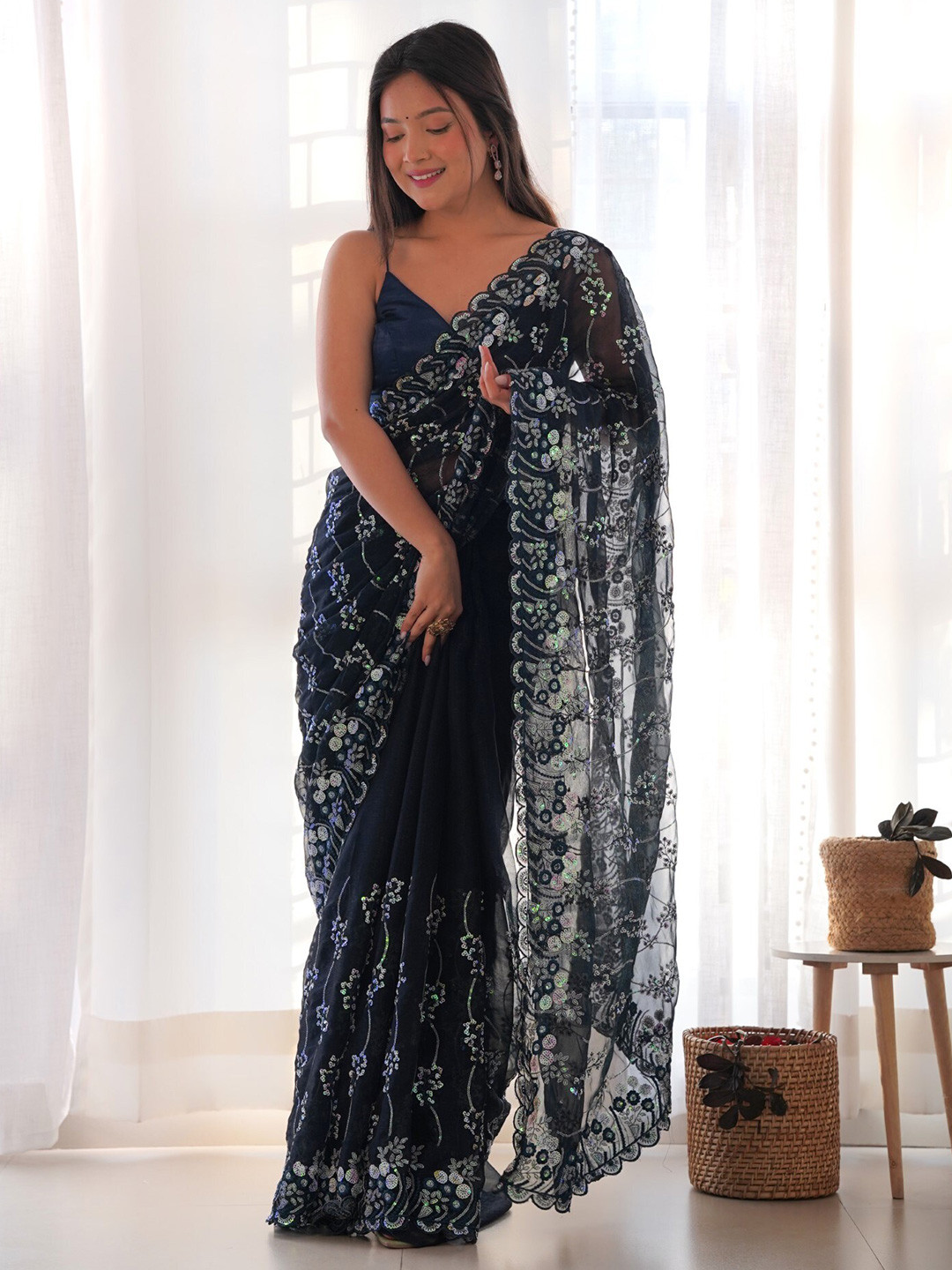 Munir Floral Sequinned Art Silk Saree