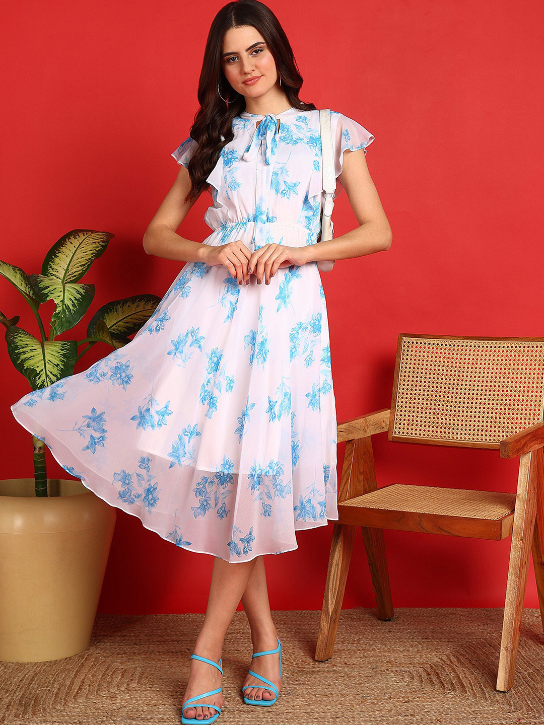 HIVA TRENDZ Floral Print Tie-up Neck Flared Sleeves Georgette Fit & Flare Midi Dress