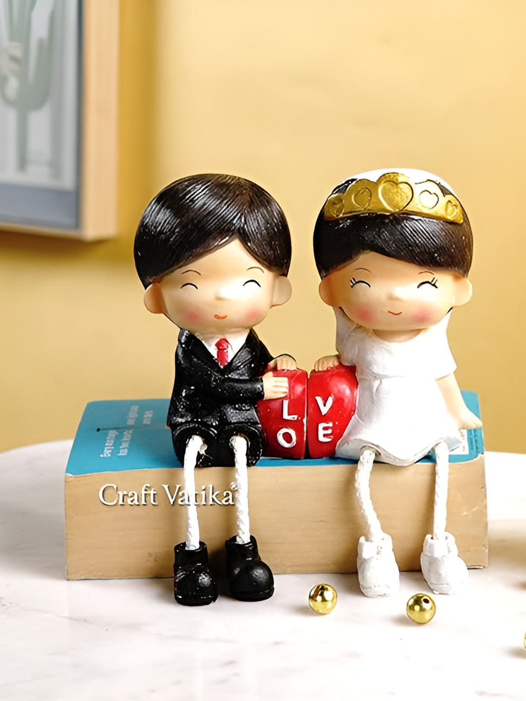 Aura Romantic Love Couple Miniature White Polyresin Glossy Living Room Small Showpiece - 7 Inches