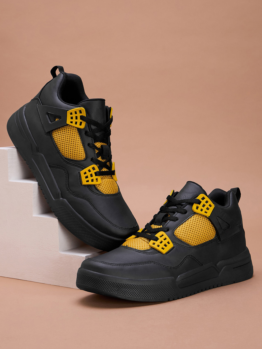 Avant Men Felix Textured Sneakers