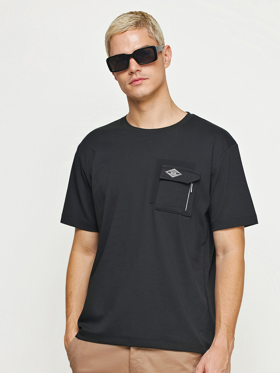 Red Flame Men Round Neck Pockets T-shirt