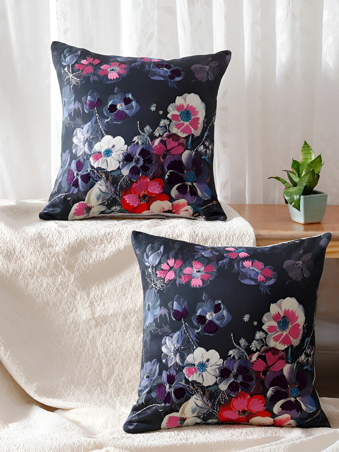 Ratan Cart Floral Black Floral Velvet Durable 2 Square Cushion Covers -18x18In