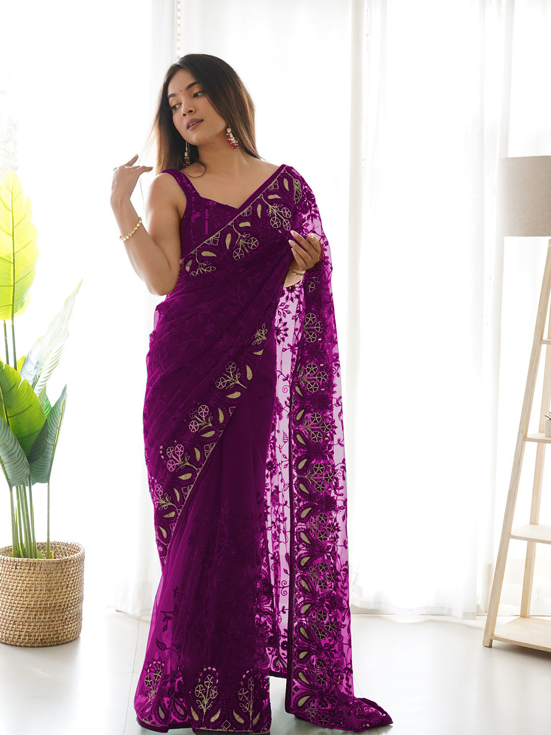 RV CREATION Embellished Mirror Work Net Saree