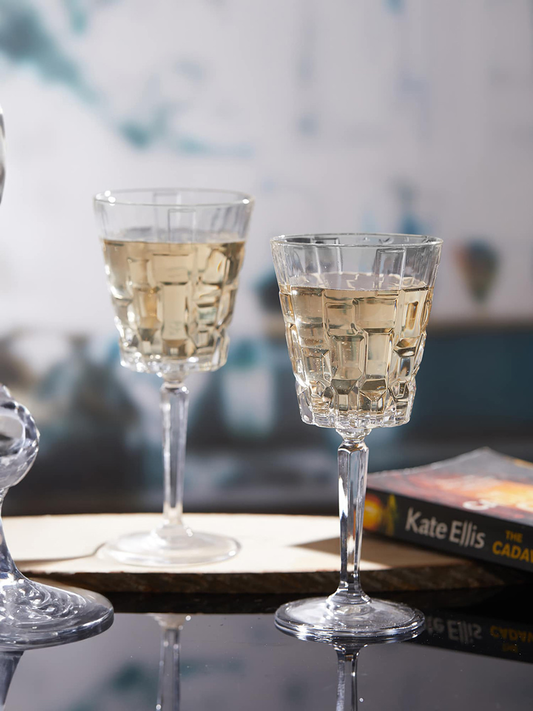 Troveas 4-Pcs Transparent Textured Wine Glasses-280 ml Each