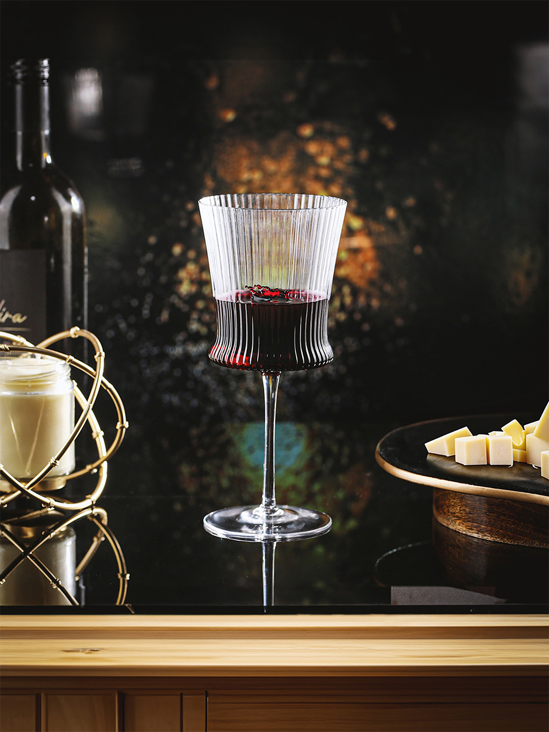 Troveas 4-Pcs Transparent Textured Wine Glasses-270 ml Each