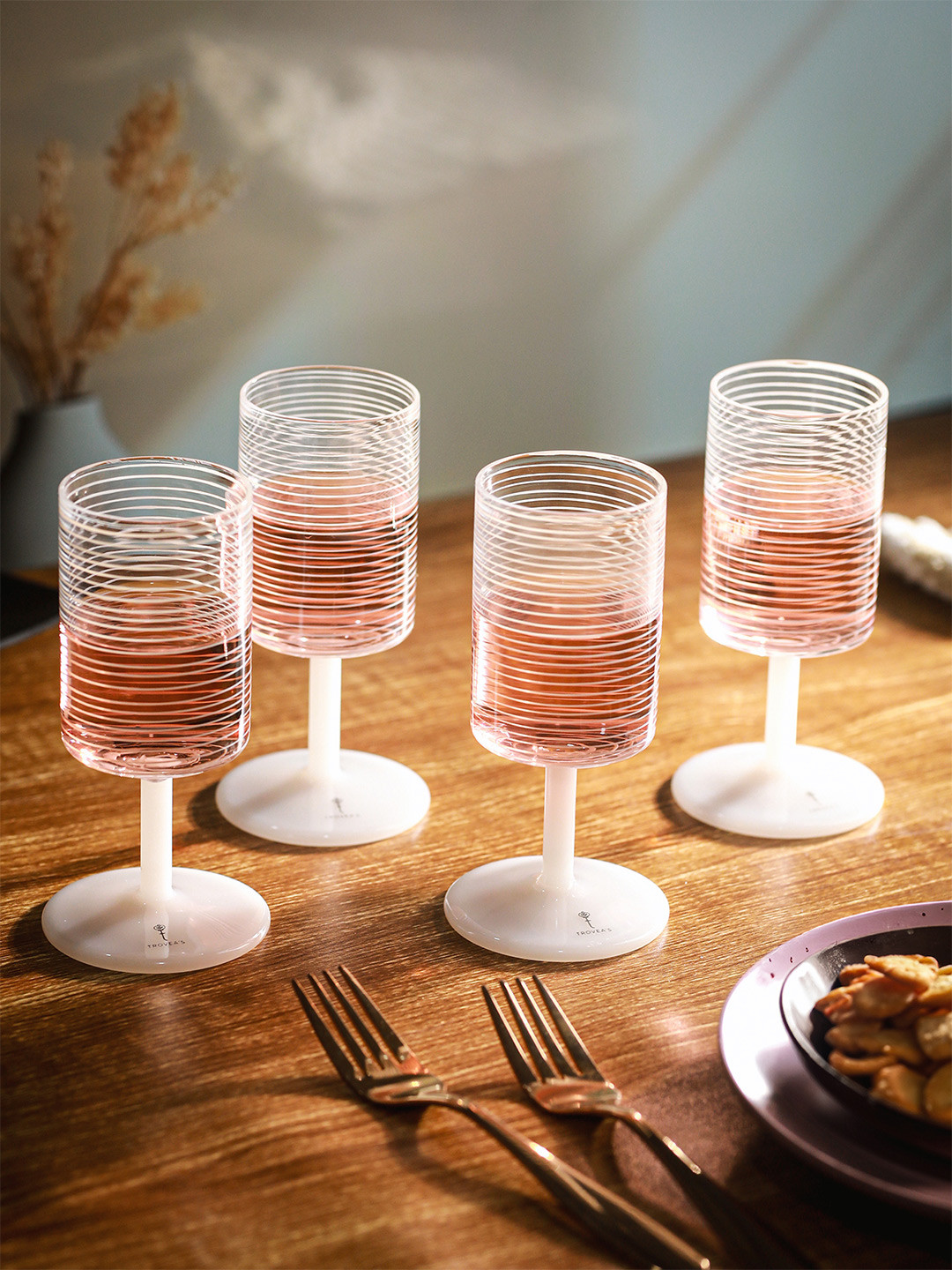Troveas 4-Pcs Transparent Textured Wine Glasses-140 ml Each