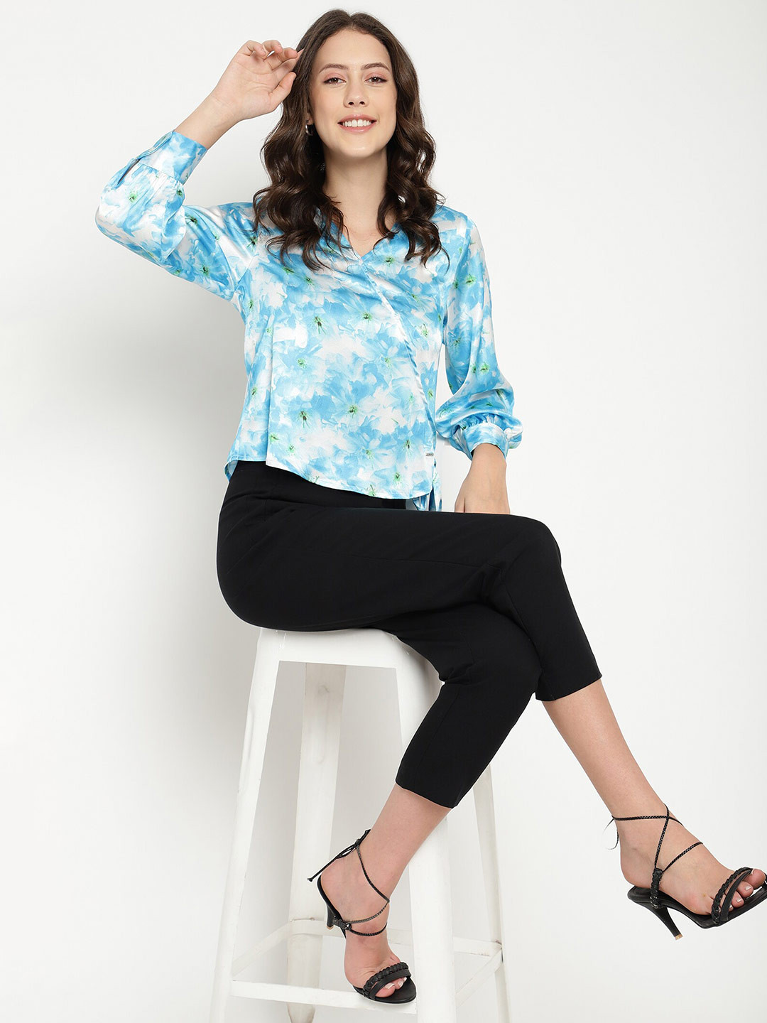 Beatnik Women Floral Print Satin V-neck Top