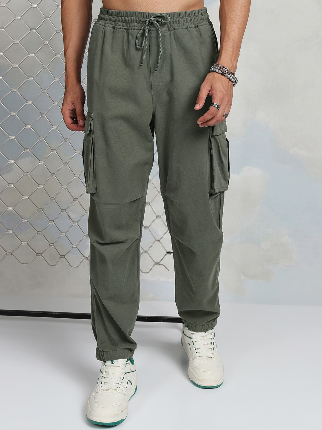 HIGHLANDER Men Mid-Rise Cotton Cargos
