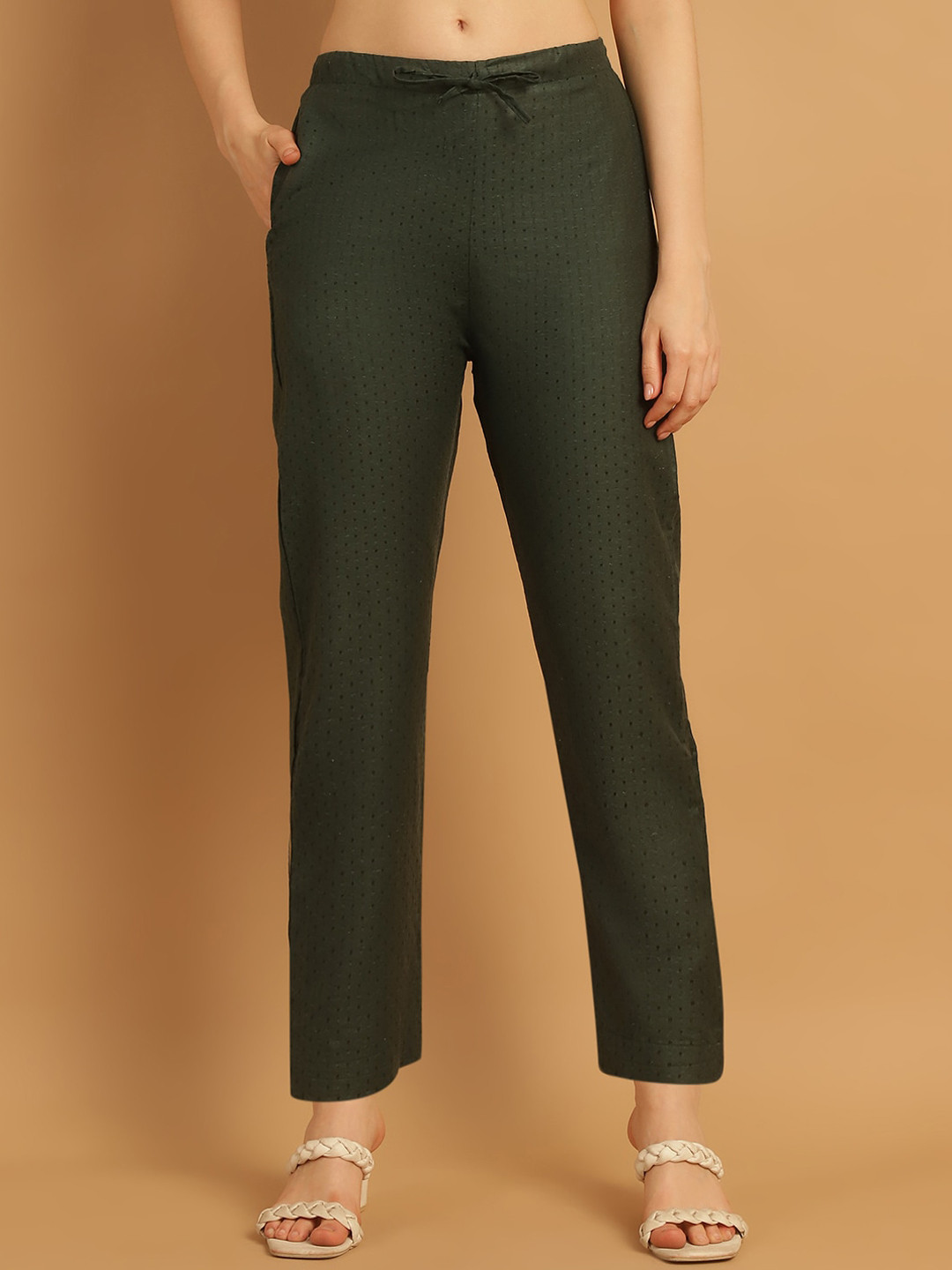 Aarsha Women Textured Mid-Rise Cigarette Trouser