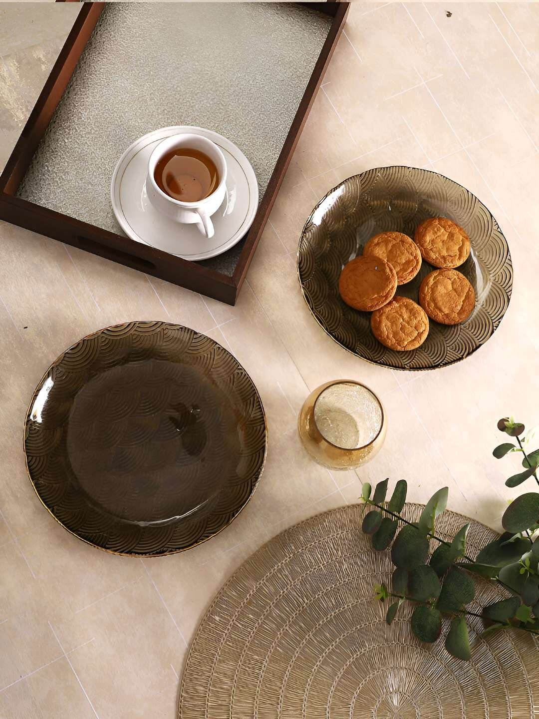 TAYHAA 2-Pcs Black Arched Pattern Round Shaped Serving Plates