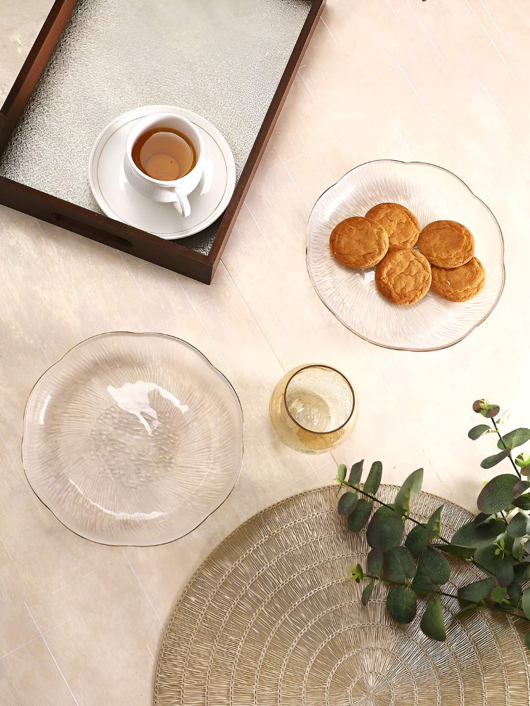 TAYHAA 2-Pcs Transparent Lined Pattern Flower Shaped Serving Plates