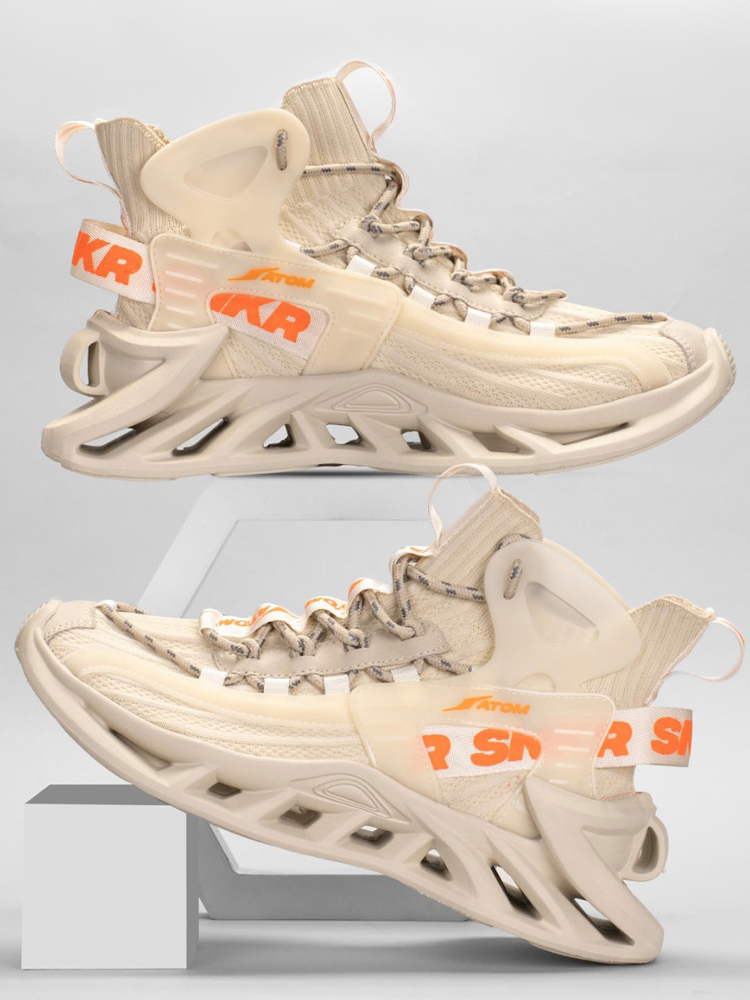 Atom Men Colourblocked Round Toe Sneakers