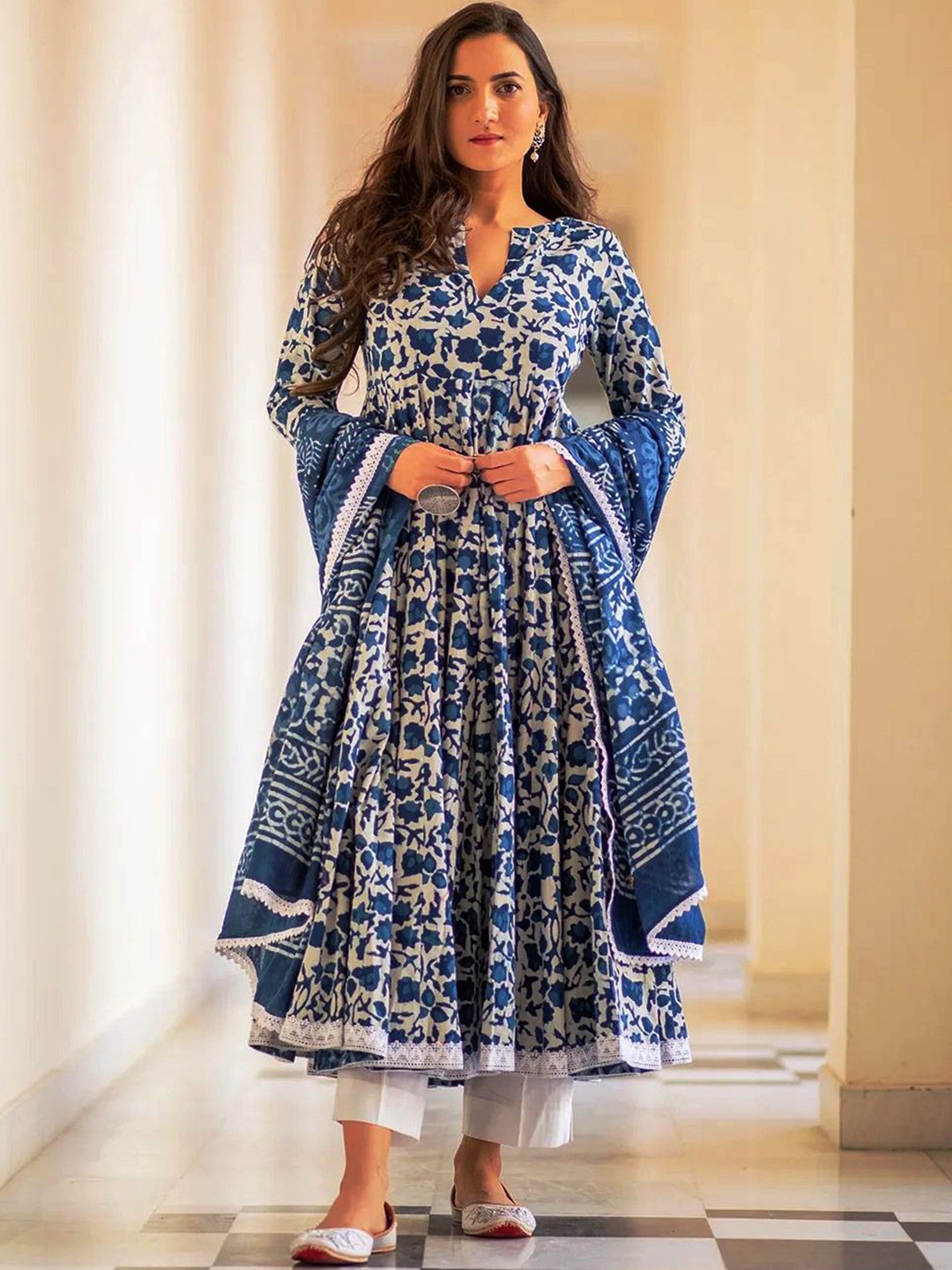 NEW STYLISH Floral Printed Regular Kurta with Trousers & Dupatta