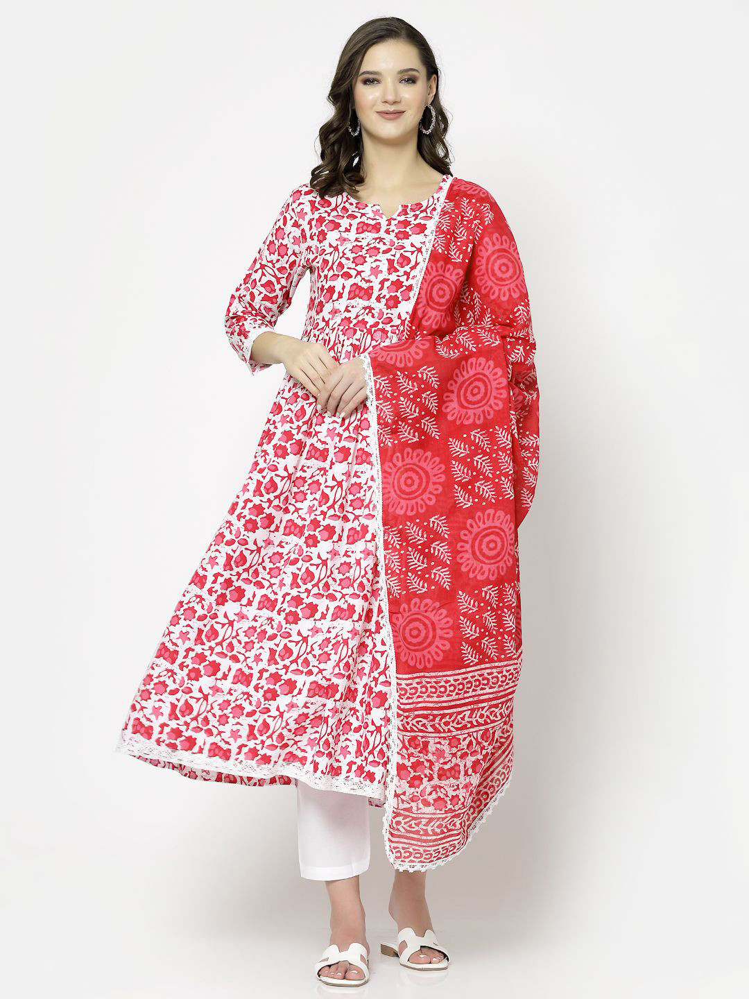 NEW STYLISH Floral Printed Regular Kurta with Trousers & Dupatta
