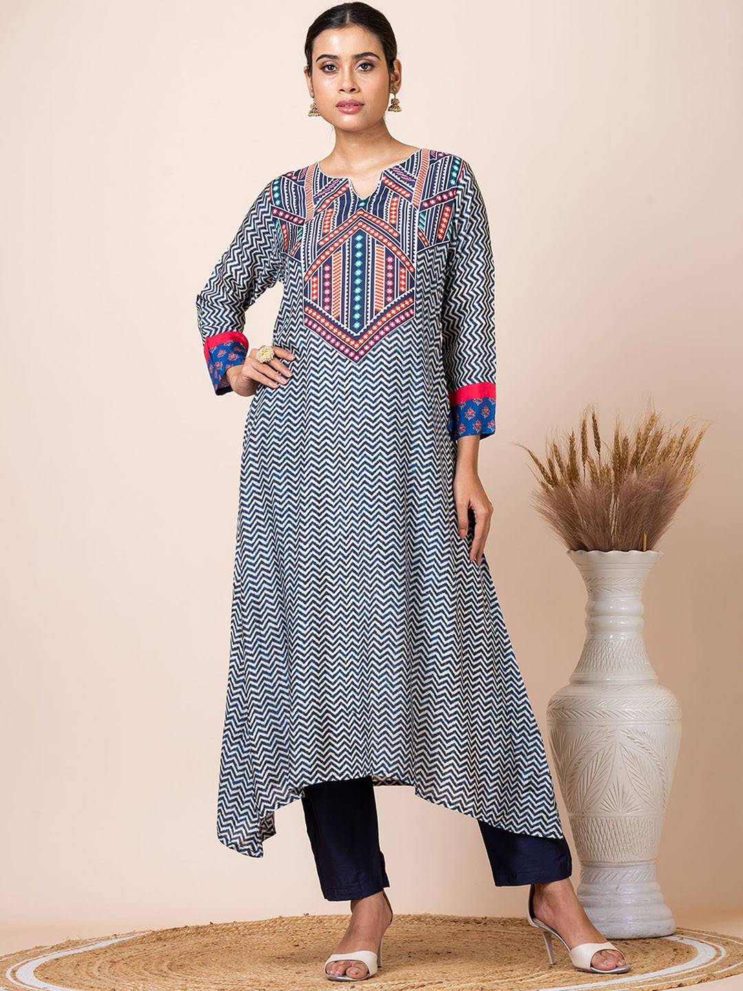 SARSO Chevron Printed A-Lie Kurta With Trousers
