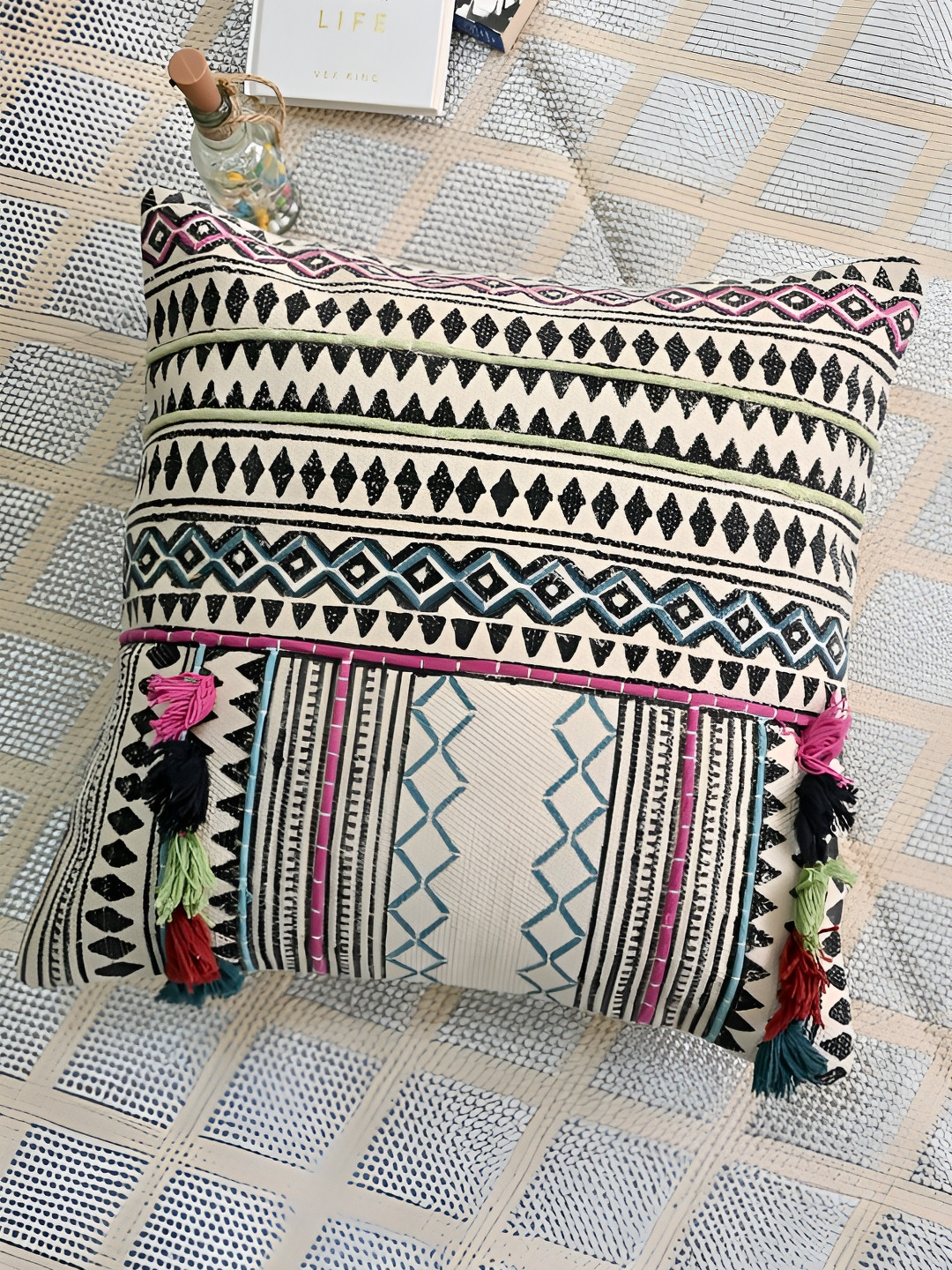 Art Avenue White & Black Geometric Square Cushion Cover