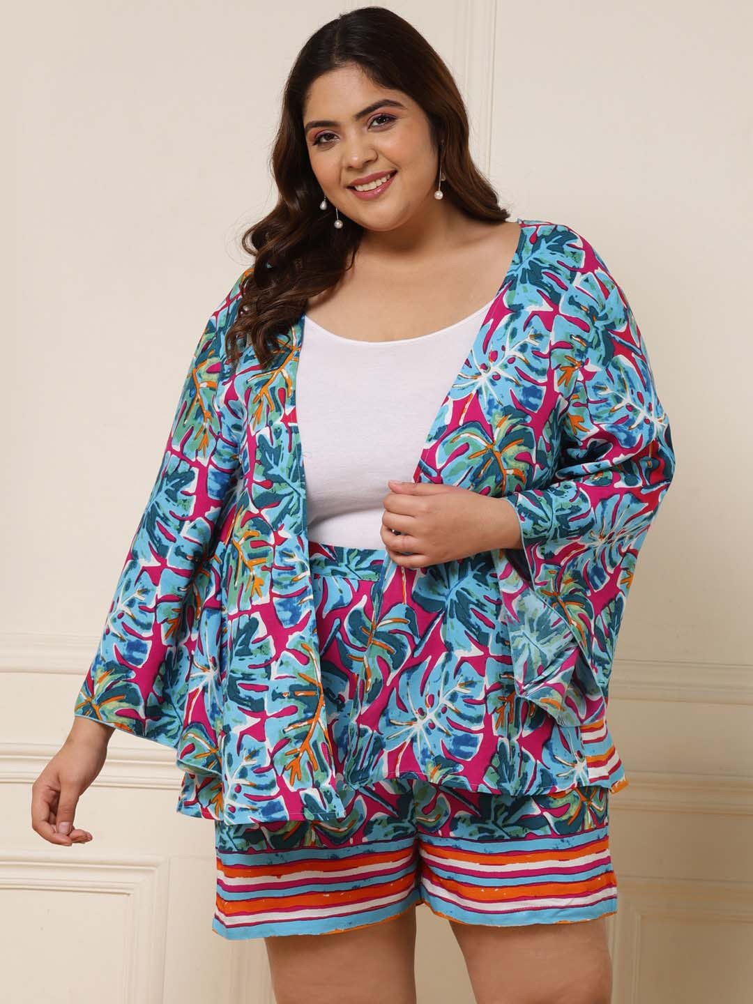 DEEBACO Women Plus Size Abstract Printed Open-Front Shrug & Shorts Co-Ords