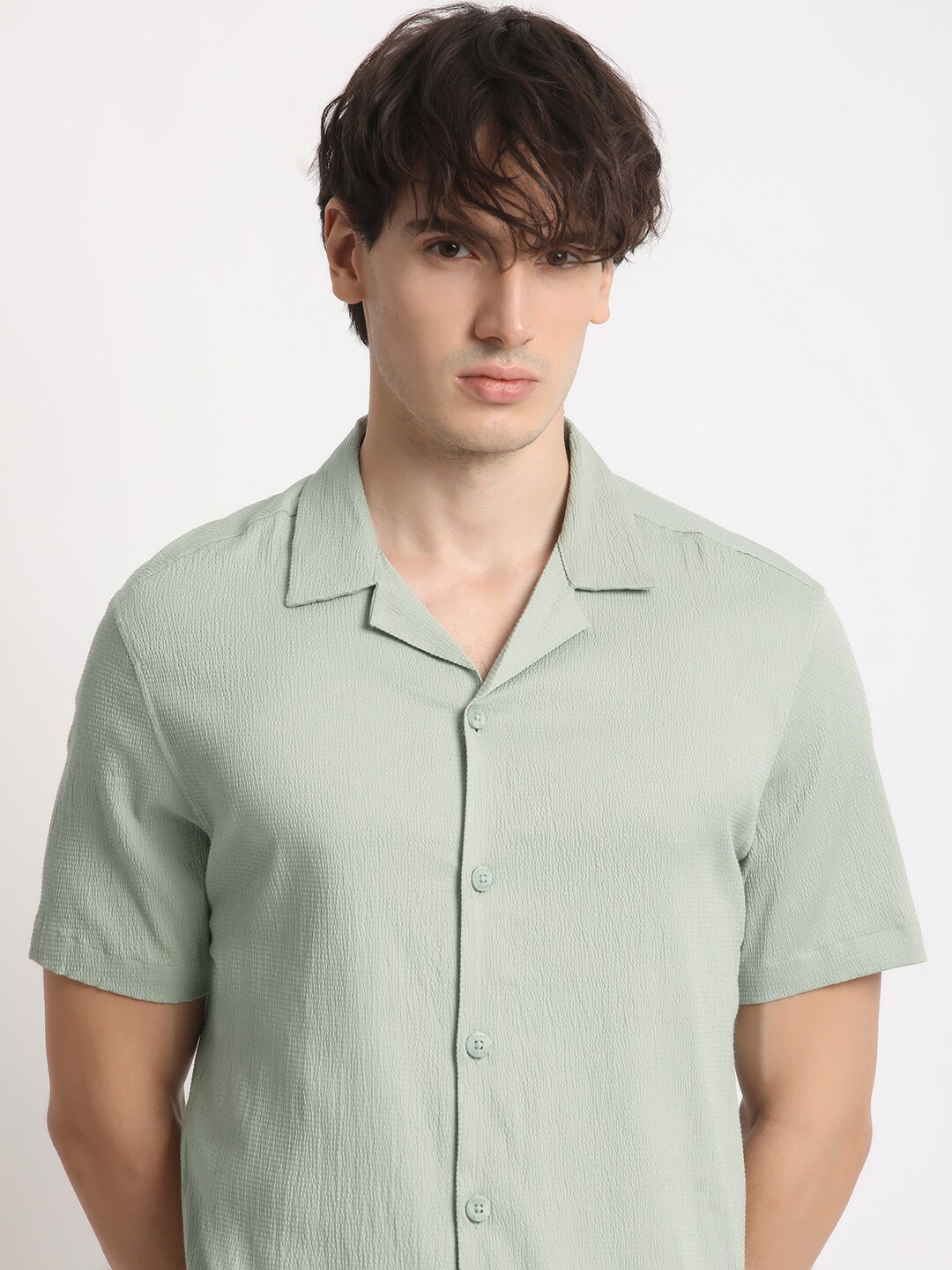 THE BEAR HOUSE Cuban Collar Seersucker Weave Casual Shirt