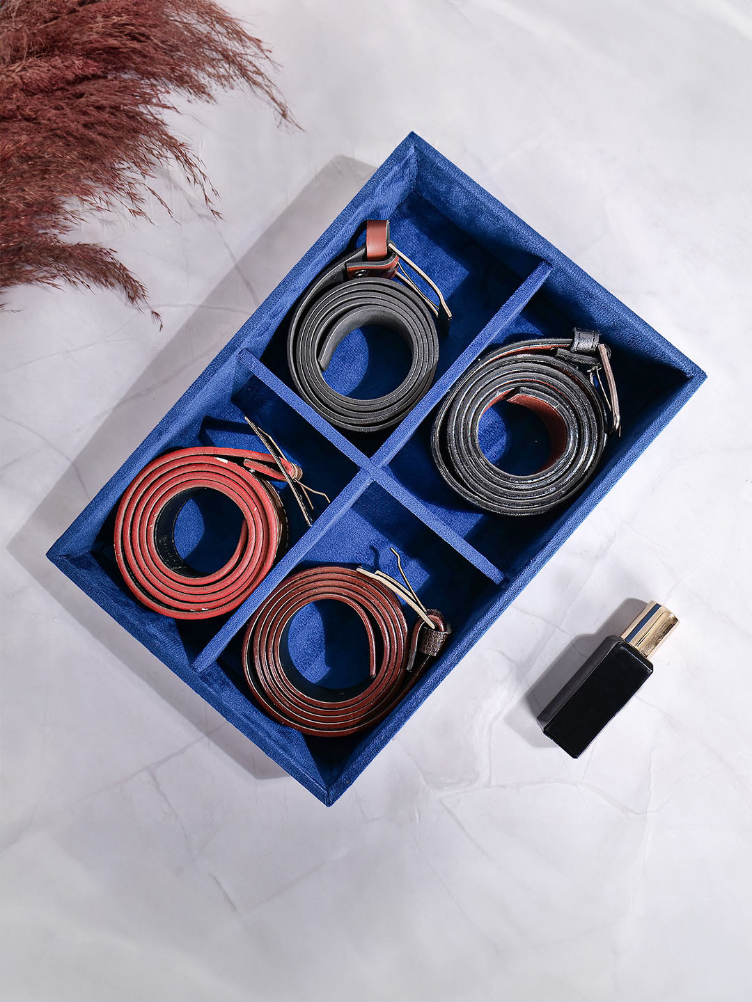 La Trove 4 Slot Blue Velvet Belt Organizer Taper Tray