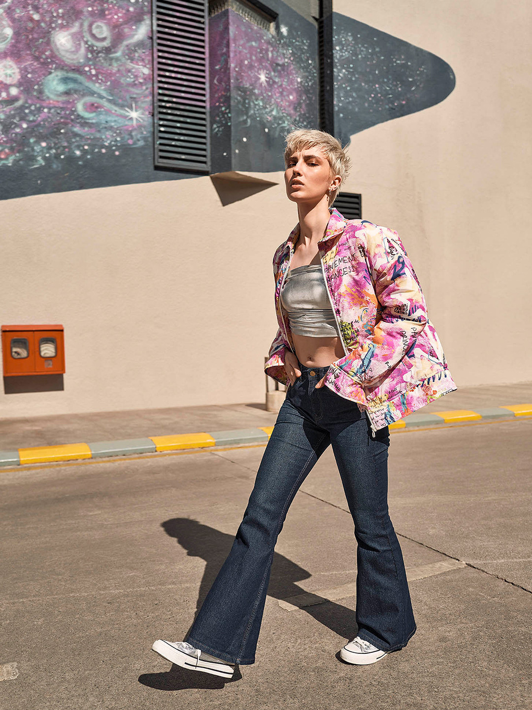 Flying Machine Women Ultra Wide Flared Mid-Rise Clean Look Light Fade Stretchable Jeans