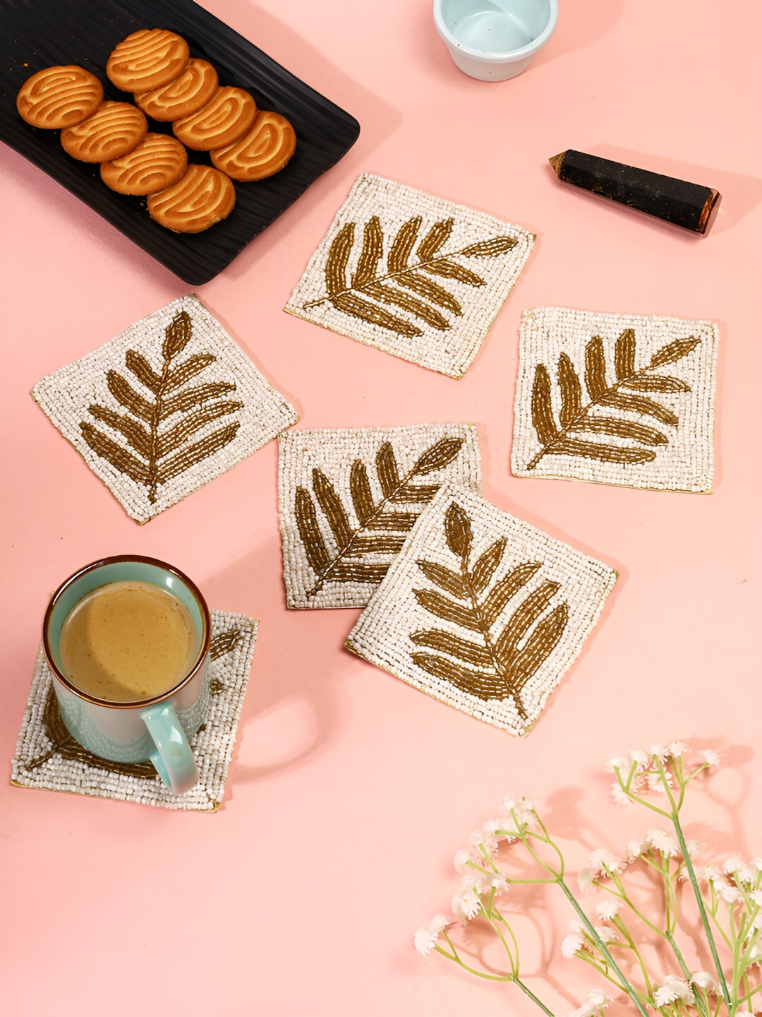 YWULY Cream & Gold-Toned 6 Pieces Beaded Edge Printed Agate Stone Coasters